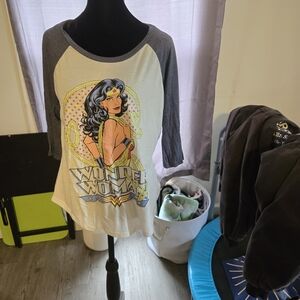 Wonder Woman Graphic Raglan Tee